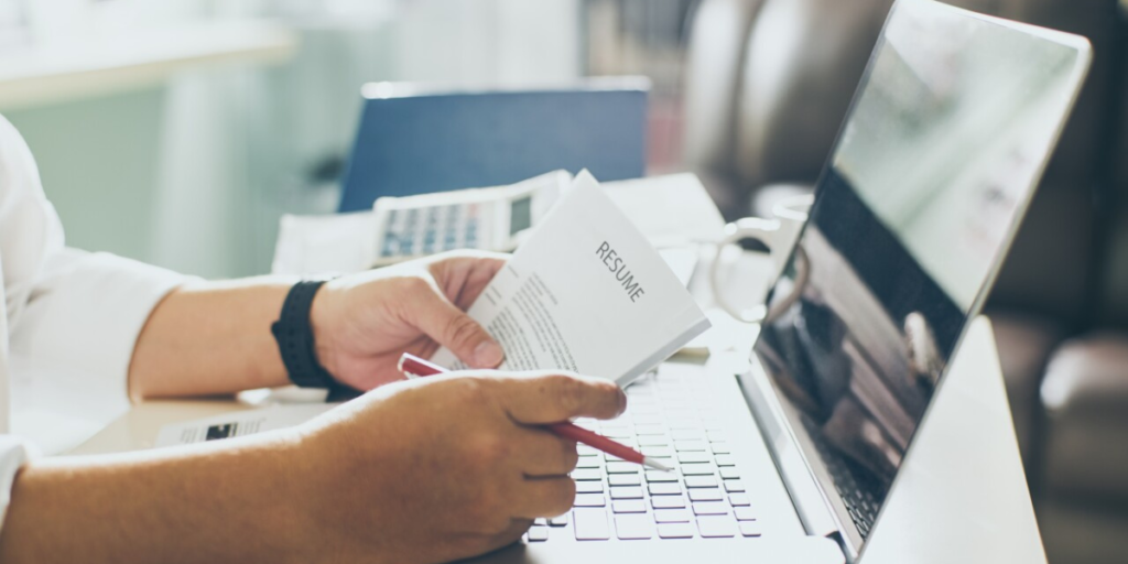 How to Write a Standout Tech Resume With Tips & Examples